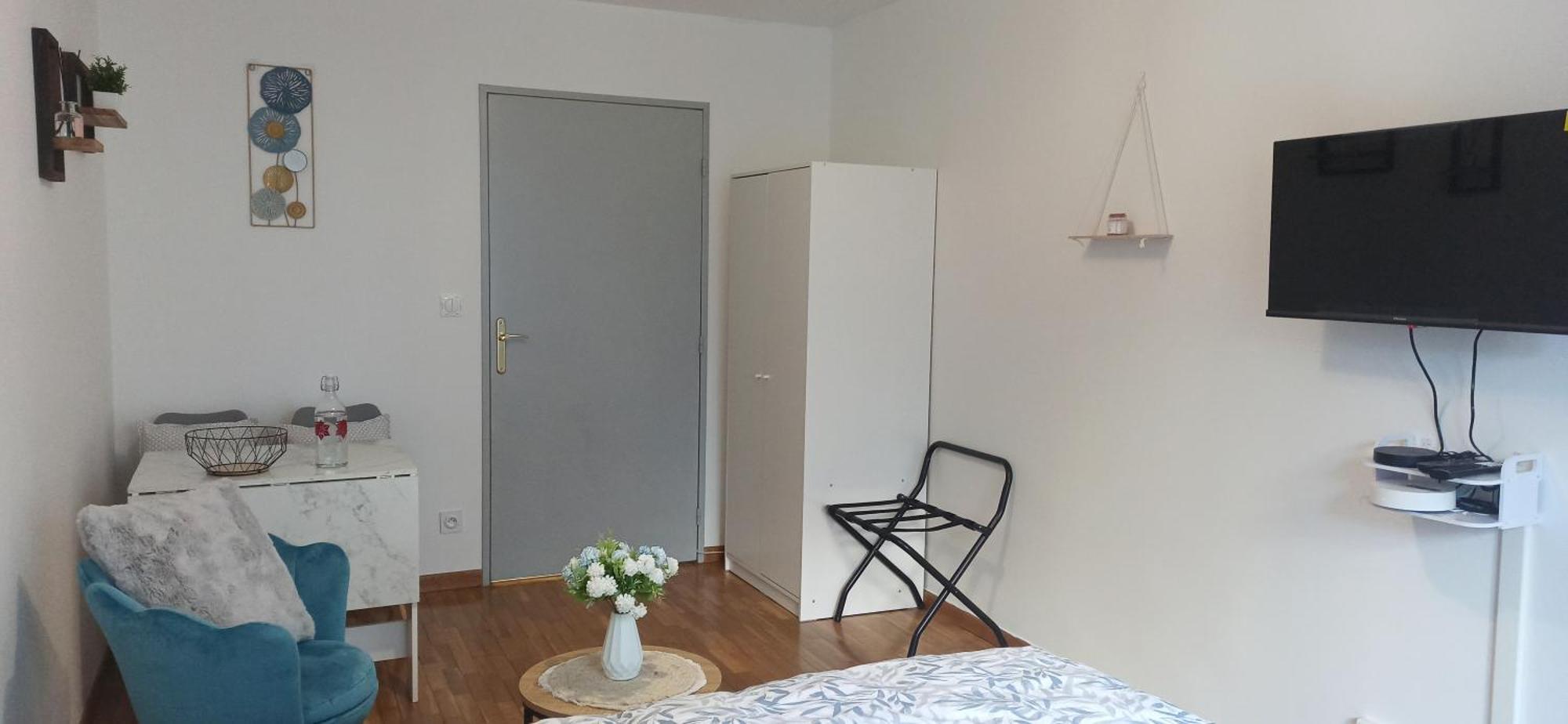 Petite Touche Douceur - Avec Parking Et Terrasse Proche La Defense *